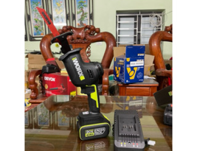 Cưa kiếm dùng pin20V WORX WU500 