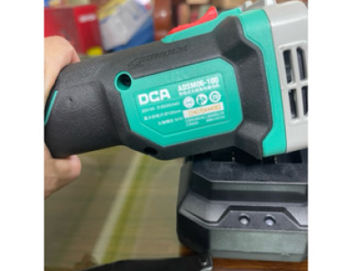 Máy mài góc dùng pin 20V DCA ADSM06-100 chính hãng