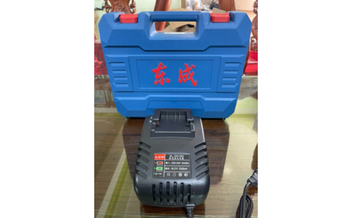 sạc dùng cho pin 18V Dongcheng dca