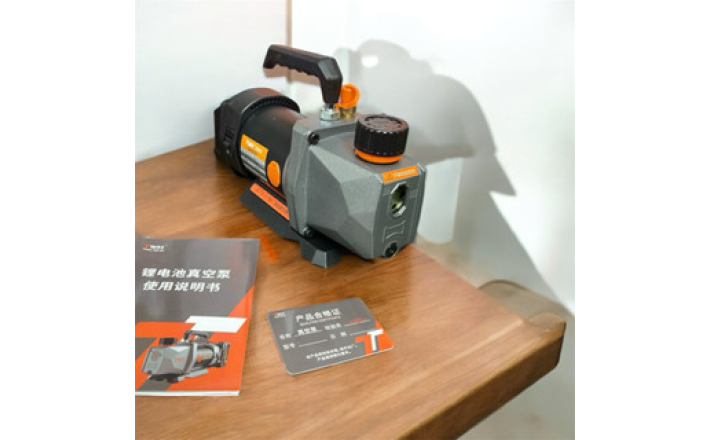 Máy hút chân không sử dụng pin TWH 2.5cfm