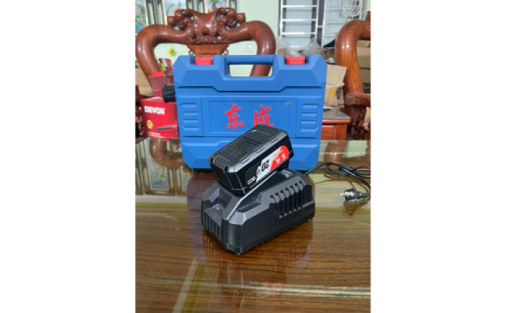 Sạc Pin Dongcheng-DCA 20V Sạc Nhanh 4Ah
