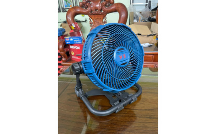 Quạt dùng pin 20V Dongcheng DCFS240 chính hãng