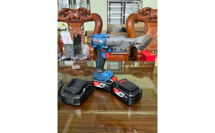 máy cắt tôn pin 20v Dongcheng chính hãng