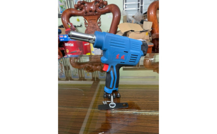 Máy rút rive dùng pin 12V Dongcheng DCMP50