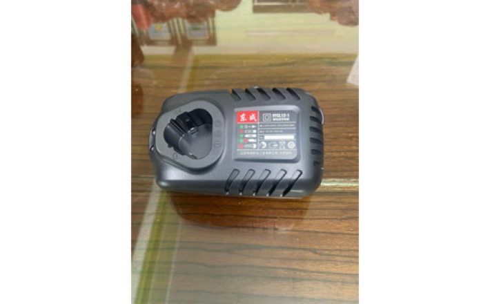 Sạc pin12V dùng cho dòng 12V Dongcheng DCA