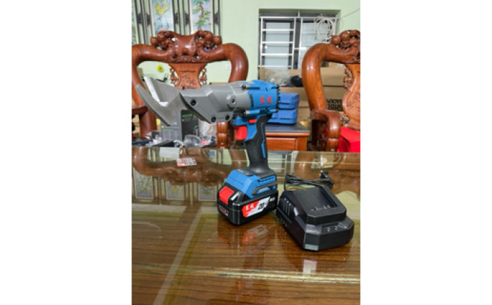 máy cắt tôn pin 20v Dongcheng chính hãng