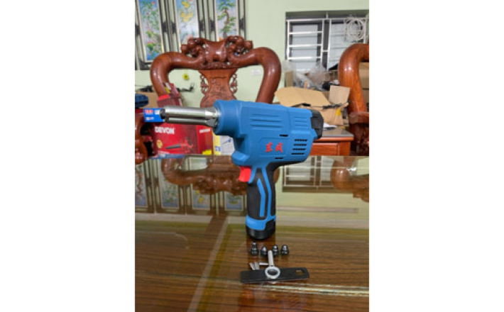 Máy rút rive dùng pin 12V Dongcheng DCMP50