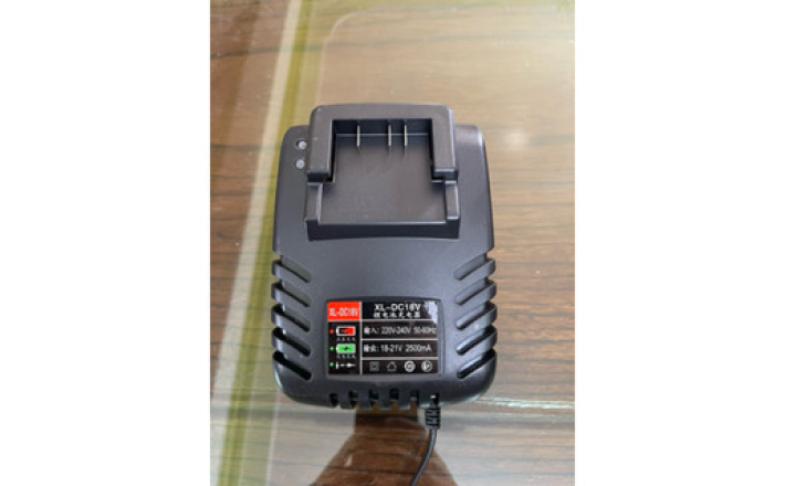 sạc dùng cho pin 18V Dongcheng dca