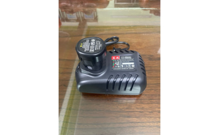 Sạc pin12V dùng cho dòng 12V Dongcheng DCA