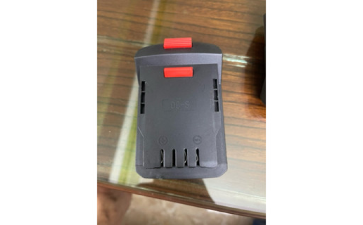 Đế chuyển chân pin máy dongcheng dca sử dụng pin makita 