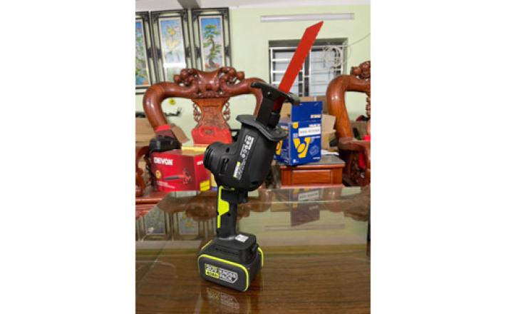 Cưa kiếm dùng pin20V WORX WU500 