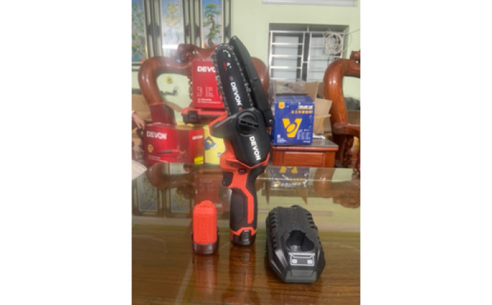 Máy cưa xích dùng pin 12V DEVON 4560
