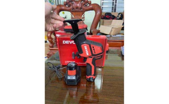 Cưa kiếm dùng pin 12V DEVON 5851-Li-12 chính hãng