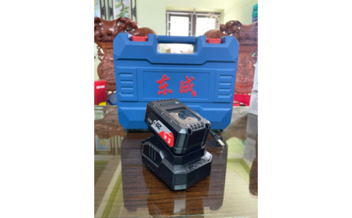 Sạc pin 20V 2ah Dongcheng FFCL20-01 chính hãng