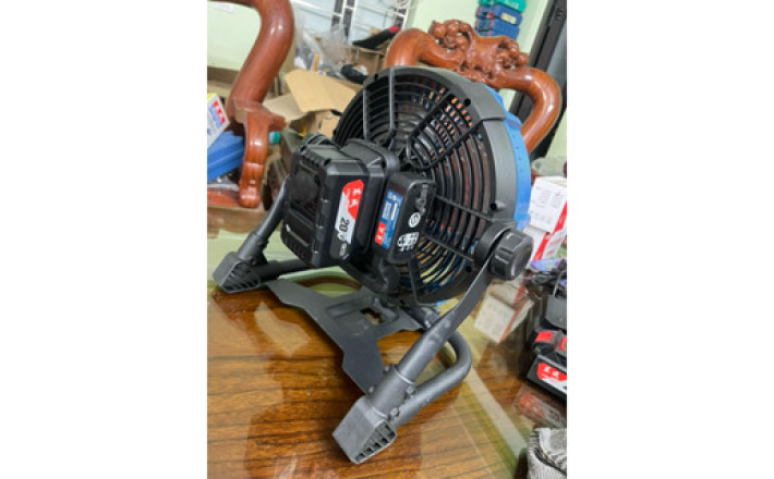 Quạt dùng pin 20V Dongcheng DCFS240 chính hãng