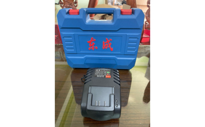 sạc dùng cho pin 18V Dongcheng dca