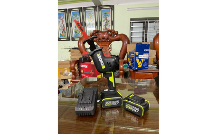 Cưa kiếm dùng pin20V WORX WU500 