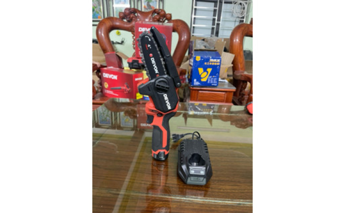 Máy cưa xích dùng pin 12V DEVON 4560