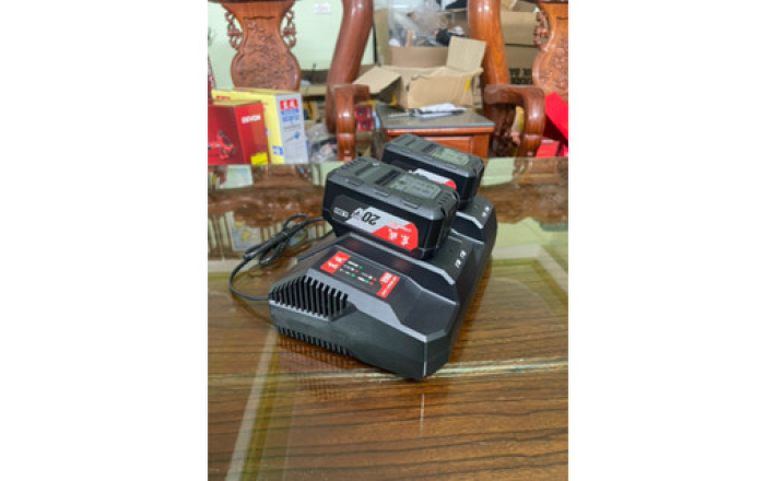 Sạc đôi Dongcheng 20V-4A FFCL20-03