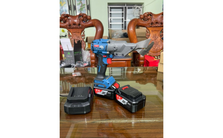 máy cắt tôn pin 20v Dongcheng chính hãng