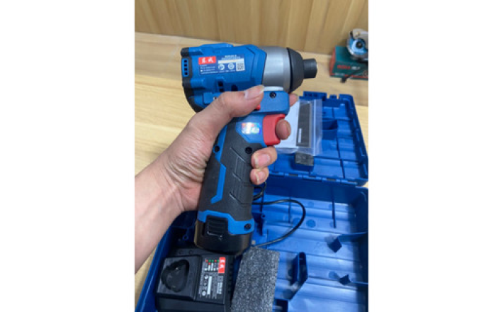 Máy Chuyên Vít pin12V DCPL04-8 Dongcheng Hàng Chính Hãng