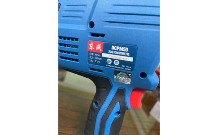 Máy rút rive dùng pin 12V Dongcheng DCMP50