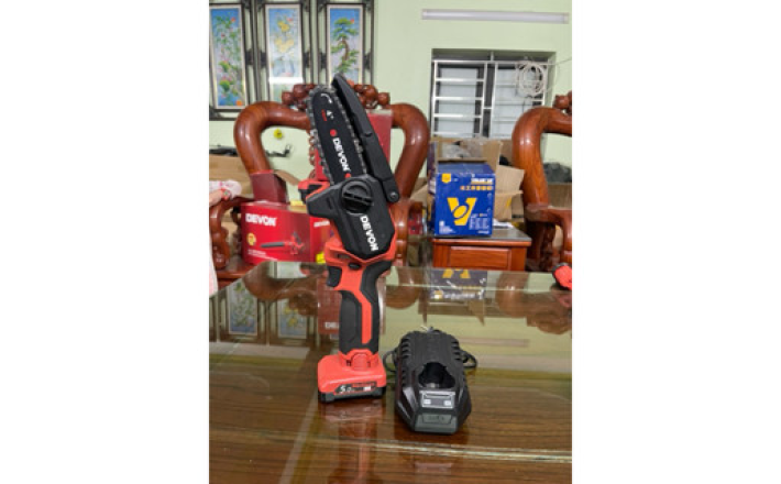 Máy cưa xích dùng pin 12V DEVON 4560