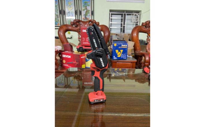 Máy cưa xích dùng pin 12V DEVON 4560