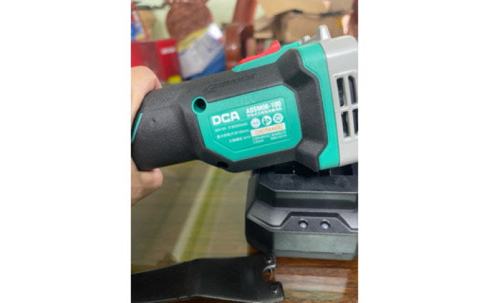Máy mài góc dùng pin 20V DCA ADSM06-100 chính hãng