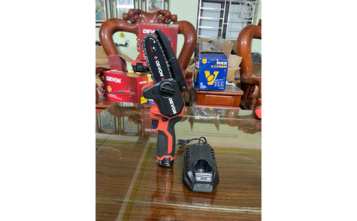 Máy cưa xích dùng pin 12V DEVON 4560