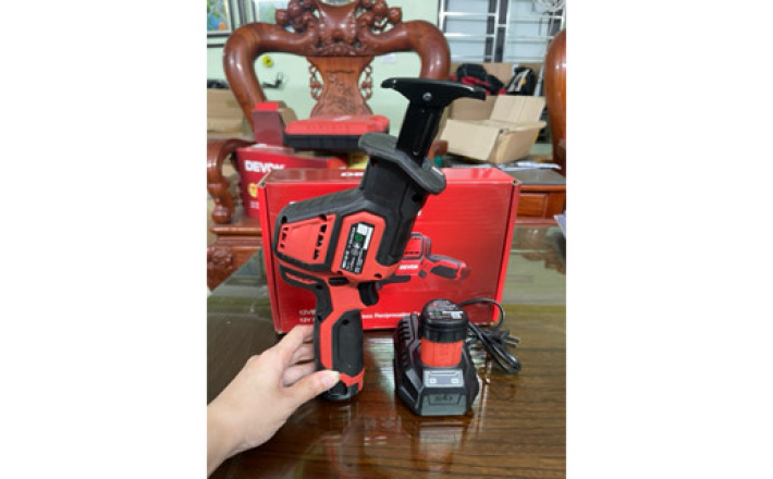 Cưa kiếm dùng pin 12V DEVON 5851-Li-12 chính hãng