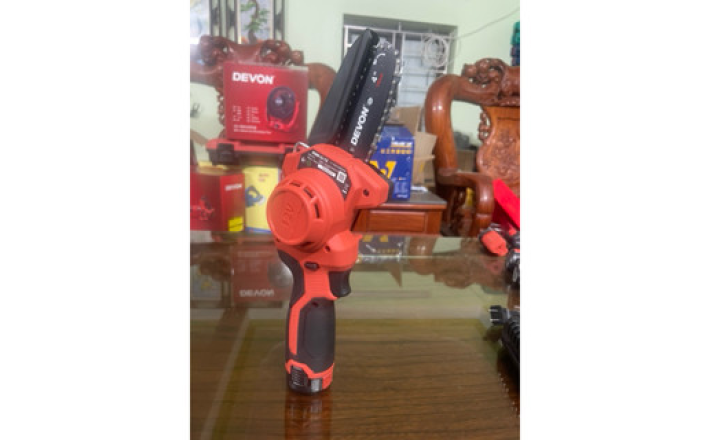 Máy cưa xích dùng pin 12V DEVON 4560