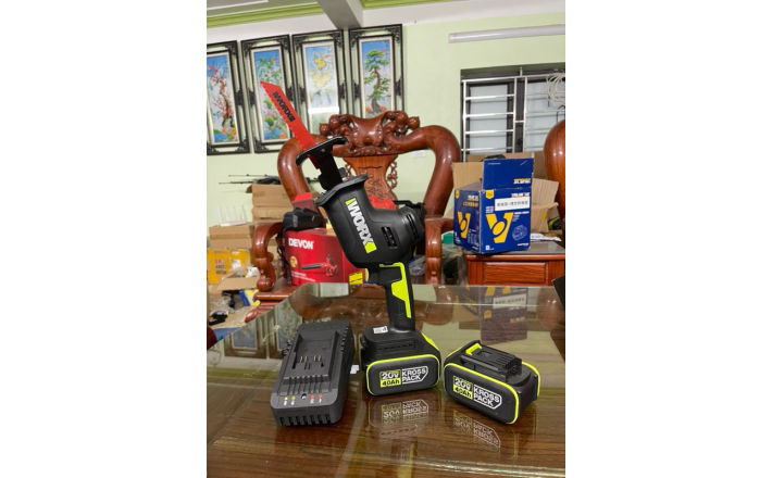 Cưa kiếm dùng pin 20V WORX WU500