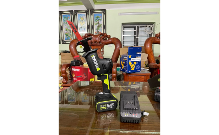Cưa kiếm dùng pin 20V WORX WU500